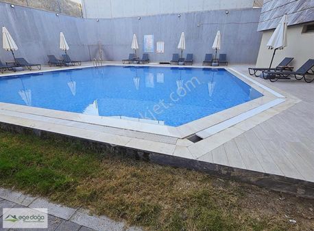 Kuşadasında 3+1 Lüks Bahçe Katı Daire