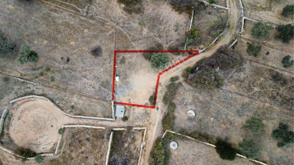 Mazı Armutçuk Köyünde Elektrik Su Olan Satılık Tarla