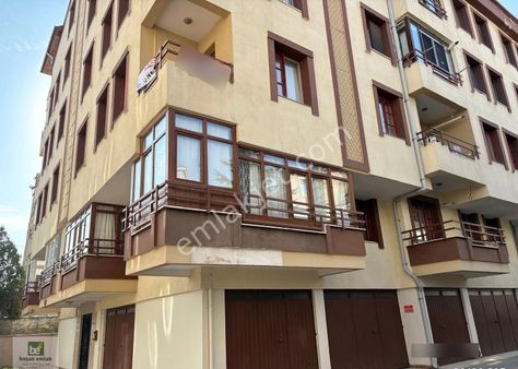 Ahcılarda Karfur Market Arkasında 3+1 Site İçi Daire