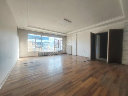 Necatibey Caddesi Üzerinde 3+1 Geniş Kullanımlı Satılık İş Yeri!