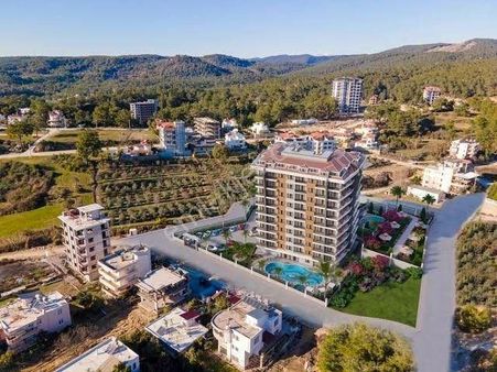 Alanya Avsallar’da Satılık 1+1 Havuz Manzaralı Köşe Daire
