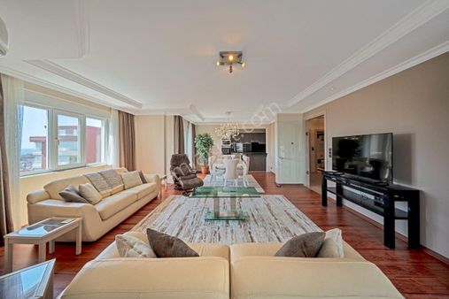 Alanya Tosmur’da Muhteşem 3+2 Penthouse – 220 M², Full Eşyalı, Lüks Sitede!