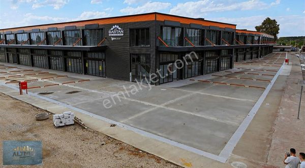 Yeni Sanayi Sitesinde Kiralık Geniş Kullanım Alanlı Köşe Dükkan