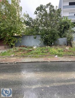 Yarımburgaz'da Satılık 300 M2 Arsa