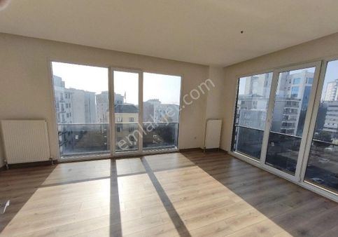 Ataşehir İçerenköy Mah. Önü Kapanmaz Manzaralı Temiz 3+1 Daire