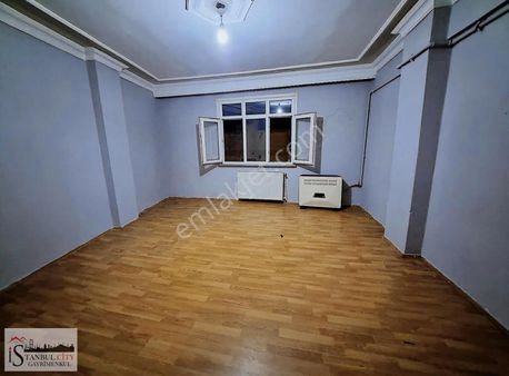 Bağcılar Yavuzselim Mahallesi'nde 2+1 Arakat Kombili Daire