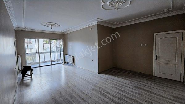 Arel'den Bahçelievler 35 Sk.ta 1 Kat Köşe Konum Çift Balkon 3+1