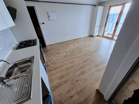 Arel'den Bahçelievler'de 1 Kat Yeni Bina Kombili Yan Cephe 1+1