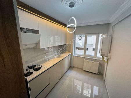 Vatan'dan Yeşiltepe De Merkezi Konumda 1.kat Lüx Yapılı 3+1 Altı Daire Uygun Fiyat