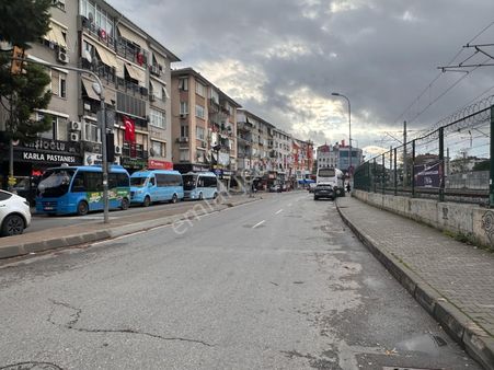 Tamiş'den Küçükyalı Atatürk Caddesi Selamoğlu Pasajında Dükkan