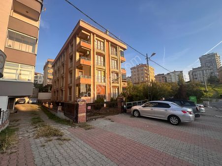 Tamiş'den İçerenköy Metrosuna Komşu 13 Yıllık Ön Köşe 2.kat 3+1