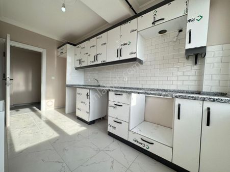 Güven'den Okullar Bölgesinde Ara Kat K.otopark İskanlı Daire