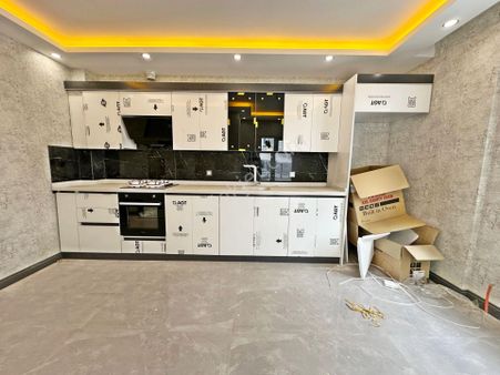 Fiyat Düştü Acil Cadde Üzeri Yapılı Okullar Yanı Katta 3+1 Daire