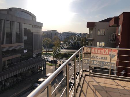 Remax Leon Akpınar Mah. Mudanya Yoluna Cephe 3+1 Kiralık Ofis