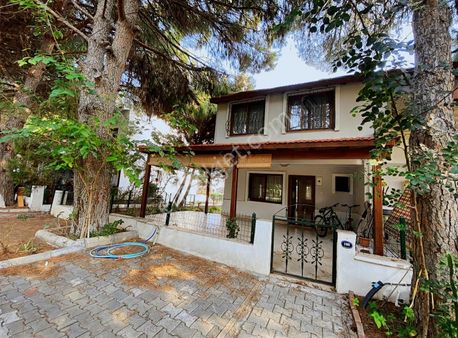 Plus Ara 'dan Çeşmealtında Havuzlu Site De Satılık 3+1 Villa