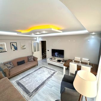 Bornova Merkezi Konumda Kapalı Mutfak 2+1 Lüks Geniş Daire