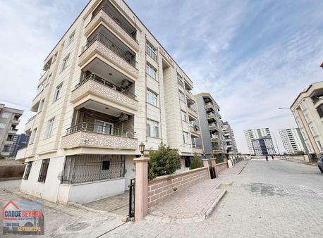 Cadde Seyrandan Kiralık 3+1 Batı Kentte