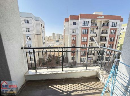 Cadde Seyrandan Satlık 2+1 Ara Kat