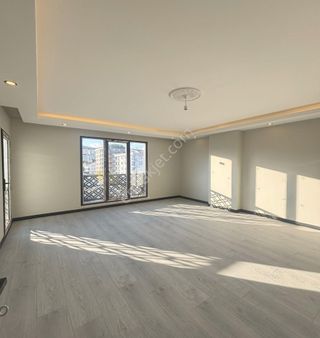 Sultanbeyli Necip Fazıl'da Merkezi Konumda Kullanışlı Lüx 3+1!!