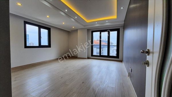 Maltepe Cevizlide Metro Durağının Yanıbaşında Satılık 4+2 Dublex