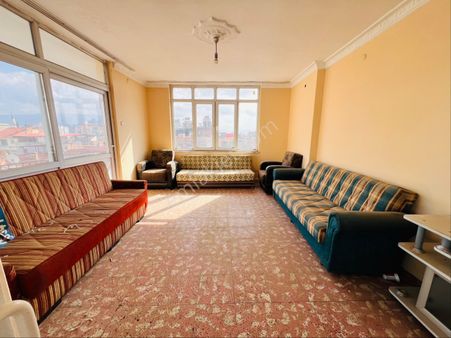 Çarşı Merkezde Satılık 3+1 Daire Köşebaşı