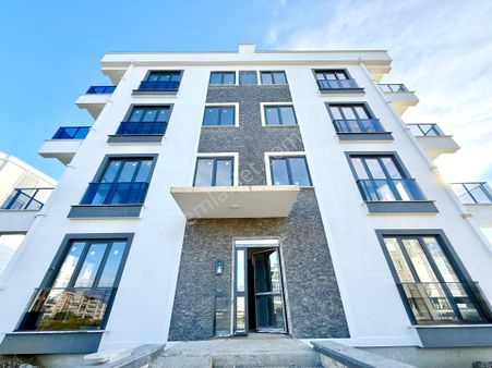 ▶ ▶ Akçay Körfez'den Ön Cephe Yerden Isıtma Sistemli Sıfır Satılık 2+1 Daire