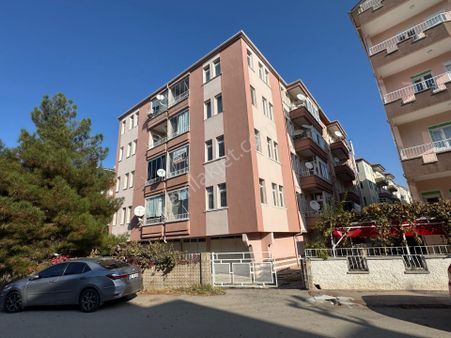 Meydan Mahallesinde Merkezi Konumda Bakımlı Kiralık 3+1 Daire