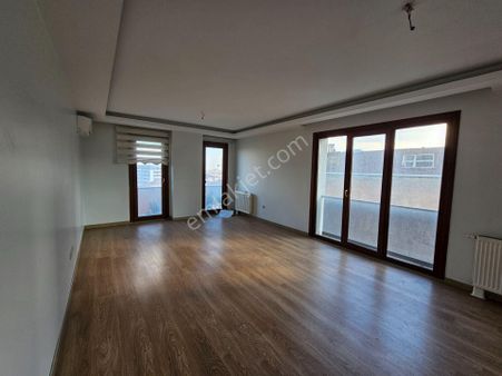 Güneşli’de Cadde Üzerinde Satılık 3+1 Lüks Daire