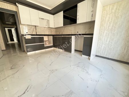 Estergon Caddesi Paraleli Sıfır Bina Geniş M2 3+1 Daire