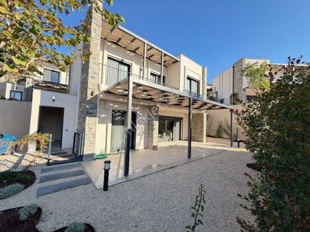 Bodrum'da Satıllık Yalıçiftlik'te Müstakil 3 + 1 Villa