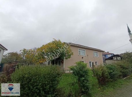 Uzuntarlada Müstakil 2 Katlı Ev Ve Arsası