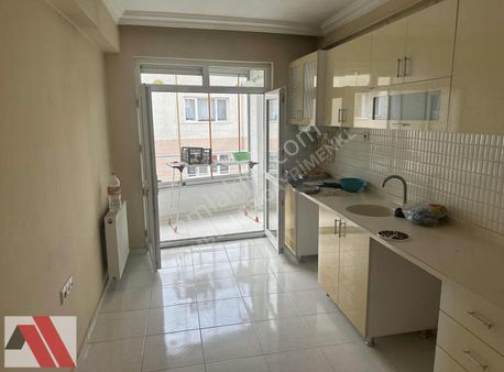 Sümbüller'den Yaylapınar Cd Üzeri Balkonlu Geniş Kullanışlı 2+1