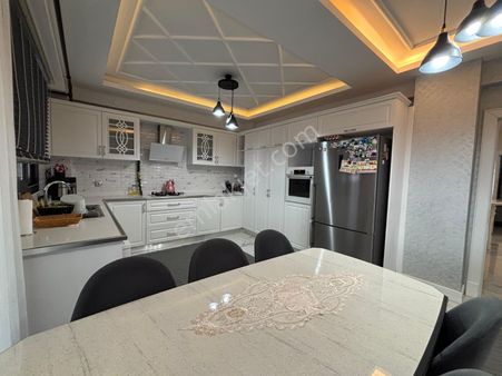 Mountaın Gayrimenkul'den Mastfroş Taksi Durağı Civarı 3+1 Satılık