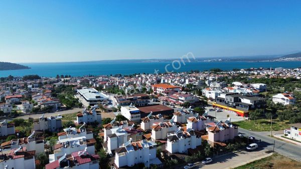 Merkezi Konumlu Denize Yürüme Mesafeli İkiz Villa