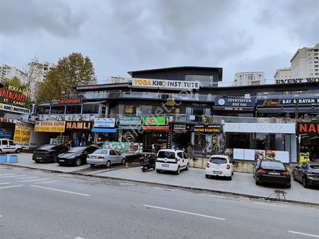 Vitrin Cepheli - İşlek Cadde Karşısında - 80m² - Satılık Mağaza