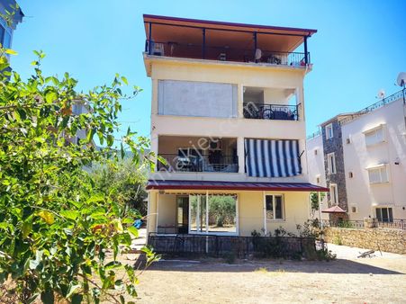 Akbük Te Satılık Geniş Kullanım Giriş Kat Daire