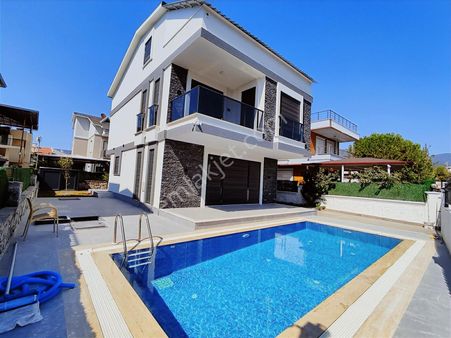 Akbük Merkezde Satılık 4+1 Bağımsız Müstakil Villa