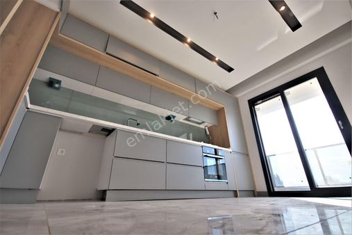 Burhaniye Ören'de Aygül'den Site İçi Sıfır Yerden Isıtma Havuzlu Otoparklı Lüks 3+1 Satılık Daireler