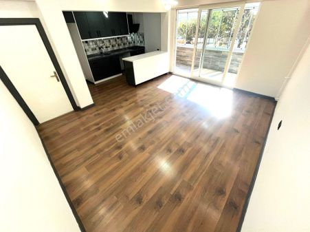 Aygül'den Akçay'da Ön Cephe İçi Full Yapılı Kapalı Cam Balkonlu Doğalgazlı 3+1 Satılık Fırsat Daire