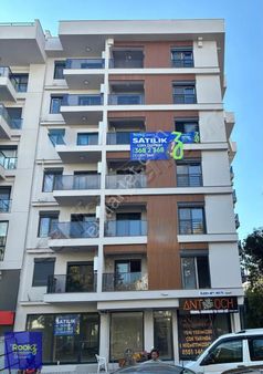 Karşıyaka Girne Caddesinde Satılık Lüks 2+1 Daire