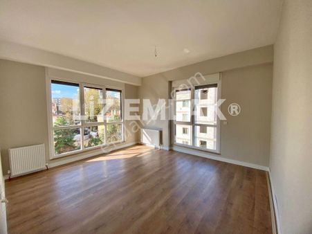 Suadiye'de 2024 Yapımı 7/24 Güvenlikli Sitede 2+1 Daire