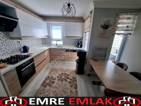 Emre Emlak'tan Ayyıldız'da Site İçi Arakat Asansörlü Full Yapılı Satılık 3+1 Daire