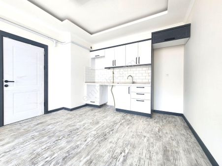 Burhaniye'de Aygül'den Kaçırılmayacak Sıfır Kat Cephe Seçenekleriyle Çift Balkonlu 1+1 Satılık Daire