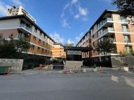 Acıbademin İncisi Koşuyolu Konaklarında Arakat Kiralık 4+1 Daire