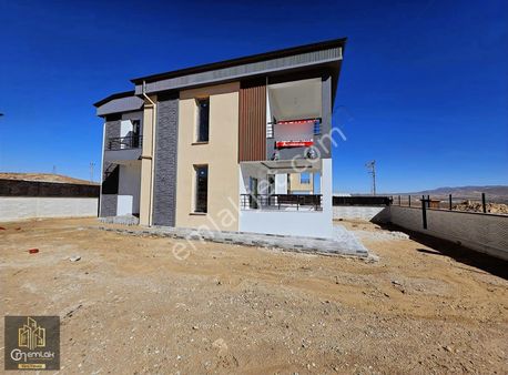 Cm Emlaktan Yeşilburç Yolu 564 M2 Arsada 4+1 Satılık Dubleks