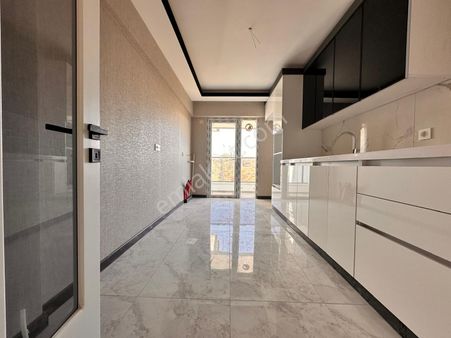 Karakaya'da Cadde Üzerinde Sıfır Binada 3+1 Daire!