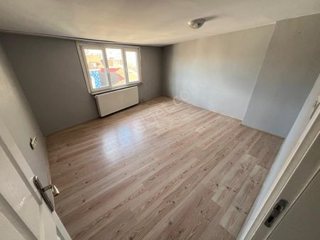 Sultançifliği Mah’de 2+1 Memura Kiralık Çatı Katı Fırsat Daire