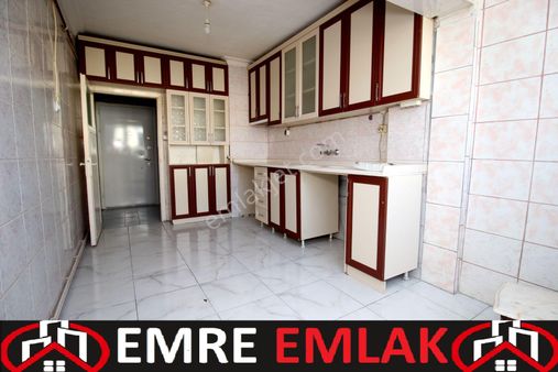 Emre Emlak'tan Mareşal Çakmak'ta Ferah Geniş Ön Cephe 3+1 Arakat Boş Satılık Daire