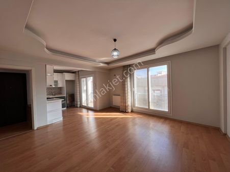 Buca Belediye Yakını 3+1 120m2 Dgazlı Satılık Daire