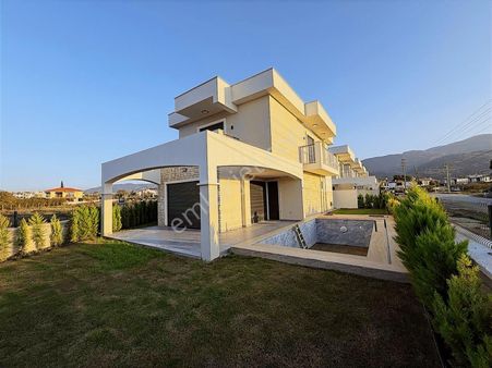 Kuşadası Davutlarda Satılık Özel Havuzlu Tek Müstakil 4+1 Villa